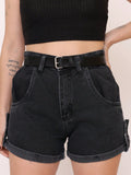 Shorts jeans: com cintura alta e cinto. Cintura elástica