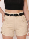 Shorts Jeans: com cintura alta e cinto. Cintura elástica